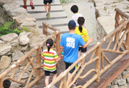 暑假夏令營：行于路上，學(xué)在途中