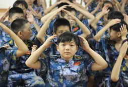 朔州小學(xué)生夏令營感受軍人鐵血精神