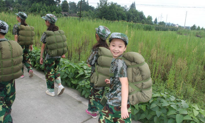 四川軍事夏令營(yíng).jpg