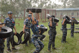 四川拓展夏令營教孩子在吃苦中成長！