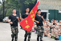 暑假綿陽(yáng)周邊中學(xué)生參加哪家軍事夏令營(yíng)比較好？