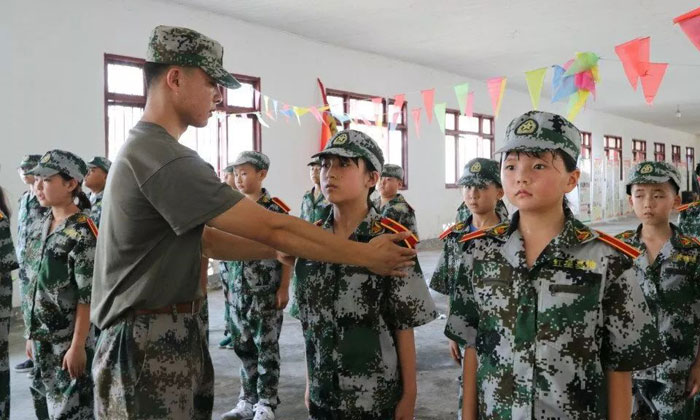 瀘州軍事夏令營(yíng)