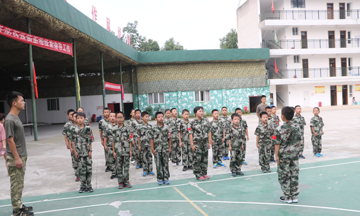 彭州軍事夏令營(yíng)