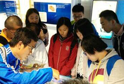 體驗(yàn)全球頂尖的新加坡國(guó)立大學(xué)老師授課