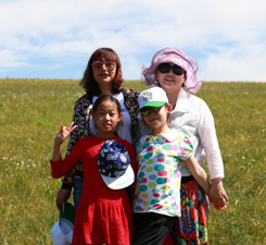 家長和孩子在這六天五夜里形影不離