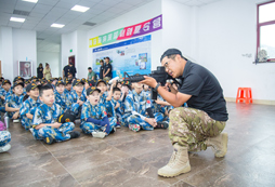 看教官講述怎么學會瞄準