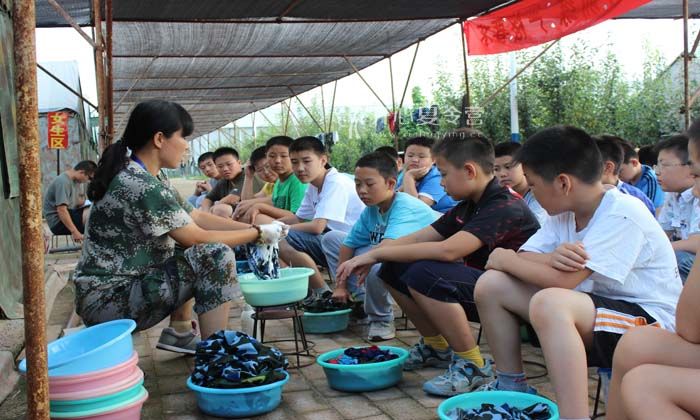 青少年軍事夏令營(yíng)教會(huì)了我們?cè)S多