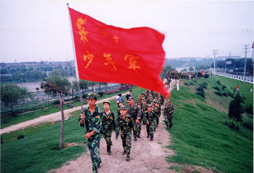 青少年軍事夏令營時(shí)刻保障青少年安全