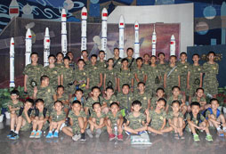 通過青少年航天軍事夏令營塑造孩子的堅強人格