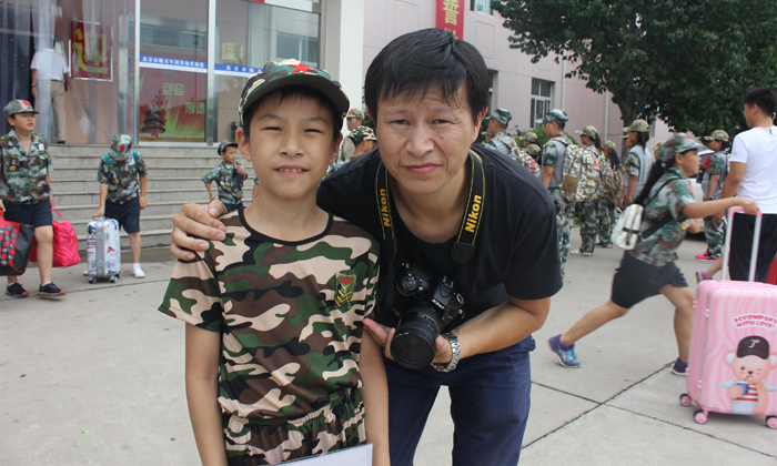  結(jié)營后的親子照