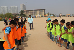 北京少年先鋒夏令營讓孩子體驗當兵的感覺