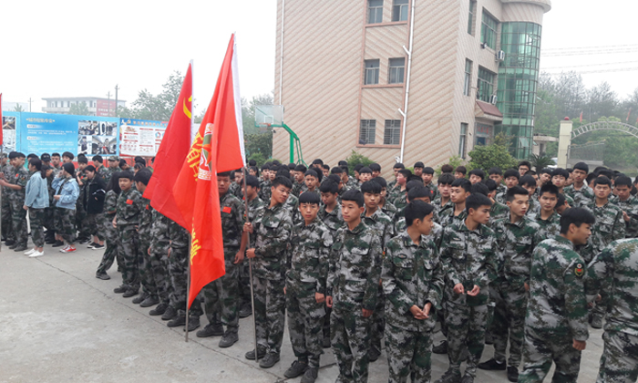 全校學(xué)生集合