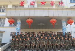 營(yíng)地集體照片