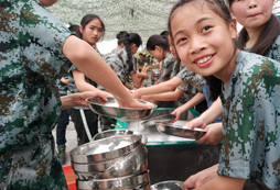 八一特訓(xùn)軍事夏令營(yíng)怎么樣