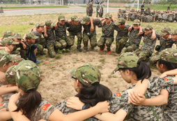 蘇州中學(xué)生軍事夏令營(yíng)中的精彩
