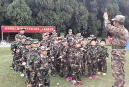 幫助孩子在體驗(yàn)軍營生活