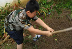 學(xué)員下地體驗(yàn)生活