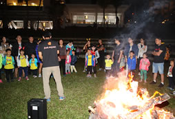 營(yíng)地篝火晚會(huì)