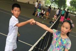 參加泰安夏令營活動增強孩子體質(zhì)