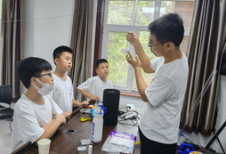  孩子參加探索發(fā)現(xiàn)夏令營要注意些什么