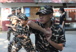 想培養(yǎng)孩子生活習慣就來參加天津兒童軍事夏令營