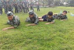 參加天津軍事夏令營感受真正的特種兵訓練