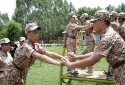 天津軍事夏令營給孩子一個(gè)健康的假期