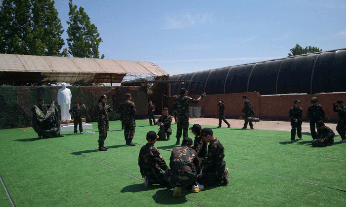 天津小學(xué)生軍事夏令營.gif
