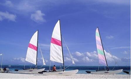 帆船夏令營補充學(xué)校教育和家庭教育間的間隙