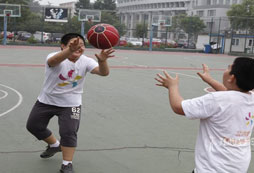 多讓孩子參加運(yùn)動(dòng)夏令營有哪些好處？