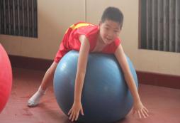 身體素質(zhì)差？讓孩子來體育夏令營提升