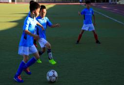 足球體育夏令營幫助孩子在假期中提升足球技能！