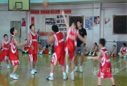 夏季有可以體育項目中滑雪的夏令營嗎？