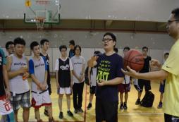 暑期有籃球和英語相互結(jié)合的夏令營嗎？