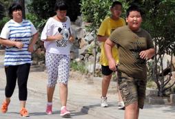 體育夏令營(yíng)幫助孩子在快樂(lè)的氛圍中減肥！