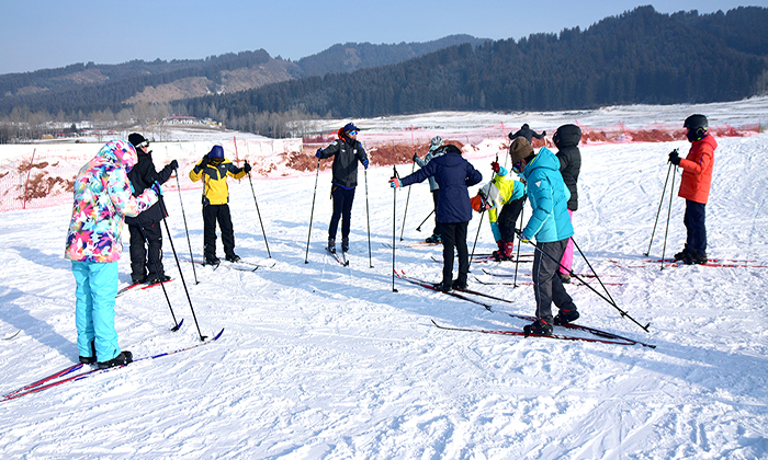 東北滑雪體育冬令營價(jià)格