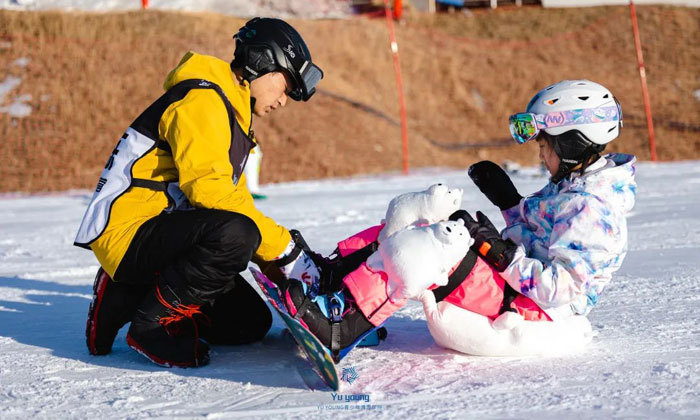 東北滑雪體育冬令營價(jià)格