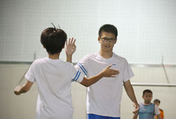 選擇體育夏令營的時(shí)候要注意什么？