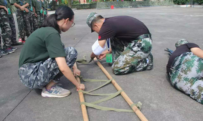 制作擔架