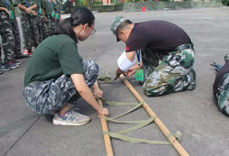 制作擔架