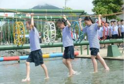 同途軍事夏令營(yíng)會(huì)給孩子發(fā)放什么衣物呢？