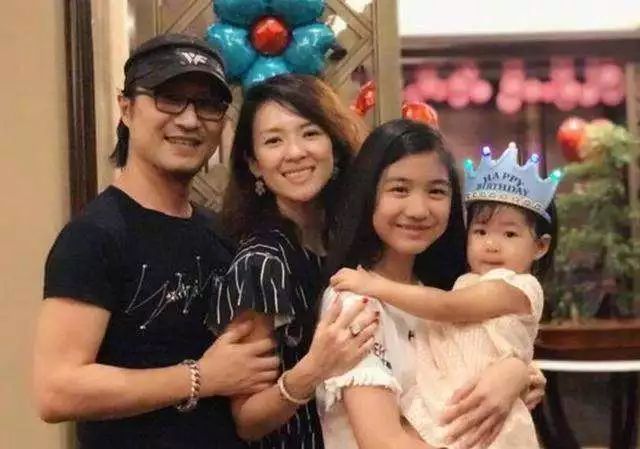 汪峰前妻怒懟章子怡，竟因送女兒出國沒告訴親媽？