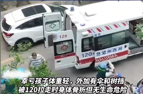 ?4歲兒童模仿動(dòng)畫(huà)片，拿雨傘當(dāng)降落傘從26樓跳下奇跡生還，這是動(dòng)畫(huà)的錯(cuò)嗎？