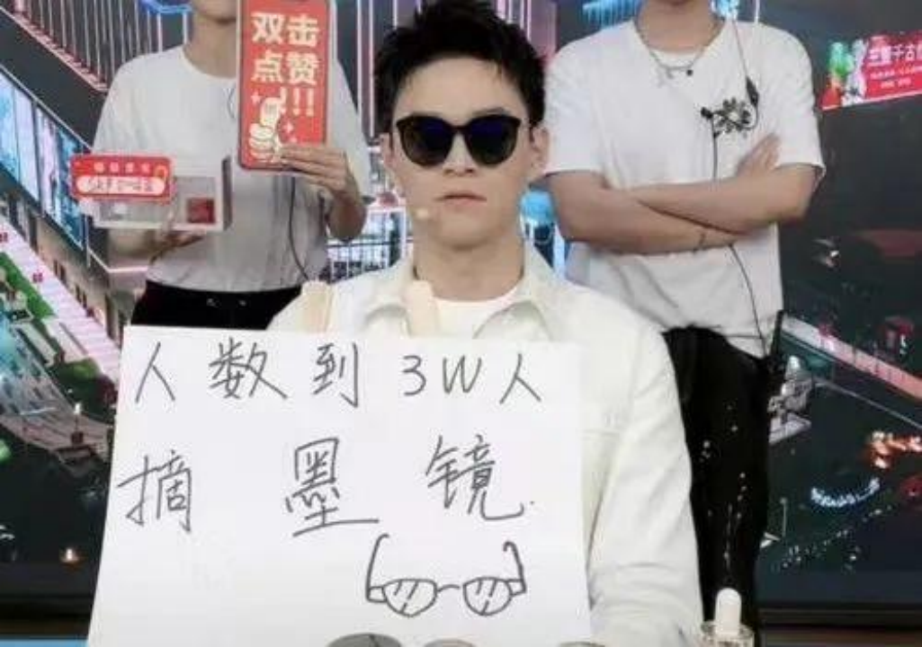 10w人氣換一笑！暴力抗檢4年后，孫楊在直播賣內(nèi)衣…