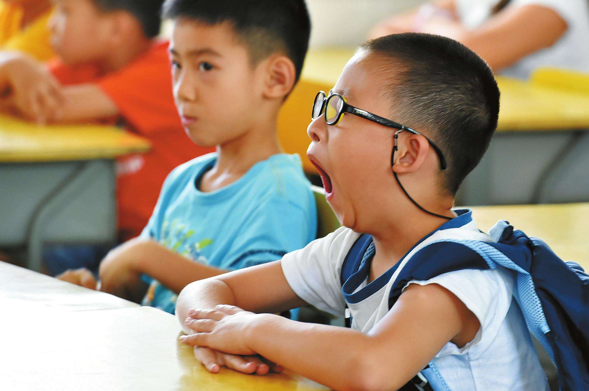 教育部再明確小學(xué)生睡夠10小時，家長：真的做不到啊……
