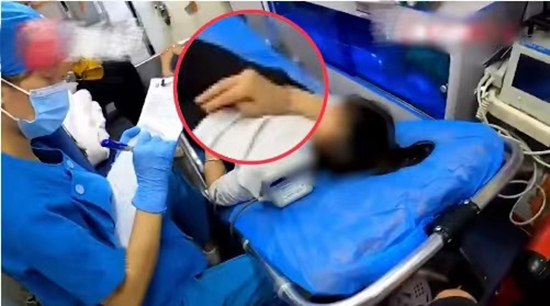 退！退！退！媽媽輔導作業(yè)被成“雞爪手”，崩潰家長該如何自救？