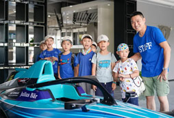 學員們和教官的合照