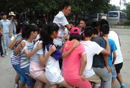 參加拓展夏令營提高孩子的積極性