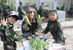 拓展夏令營讓孩子學(xué)會感恩