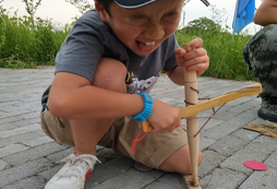  參加冒險(xiǎn)夏令營(yíng)，鍛煉青少年綜合素質(zhì)